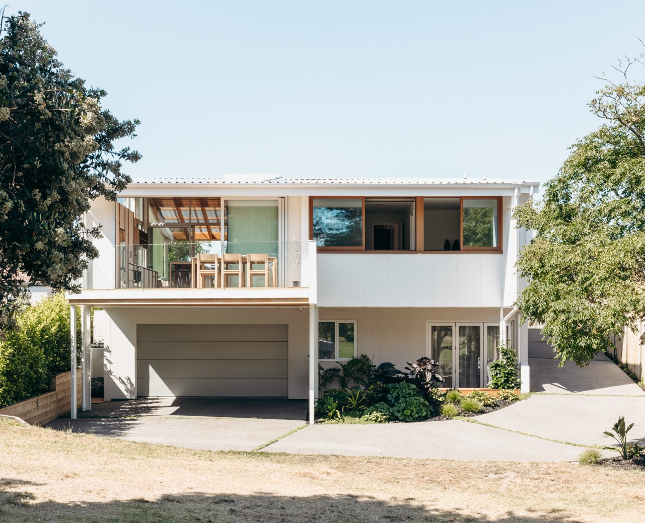 Rhythm & Greens — light-filled coastal home with white weatherboard and oak interiors